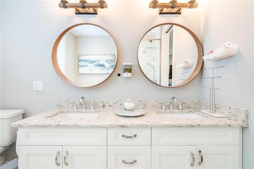 374 Woodworth Drive W, Ancaster, ON - Indoor Photo Showing Bathroom