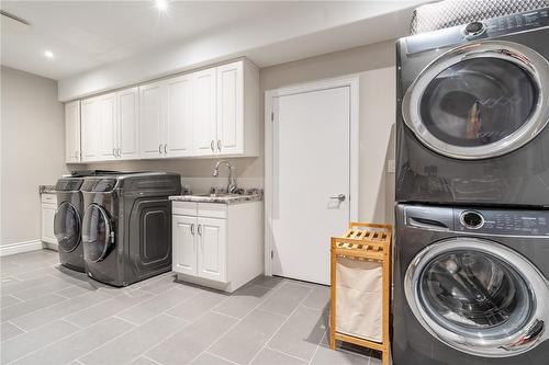 374 Woodworth Drive W, Ancaster, ON - Indoor Photo Showing Laundry Room