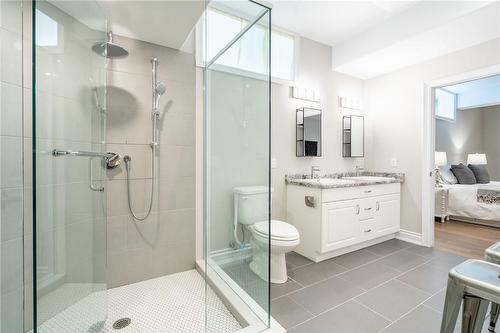 374 Woodworth Drive W, Ancaster, ON - Indoor Photo Showing Bathroom