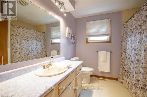 108 Watt Avenue, Welland, ON - Indoor Photo Showing Bathroom