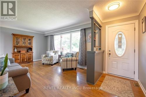 108 Watt Avenue, Welland, ON - Indoor Photo Showing Living Room