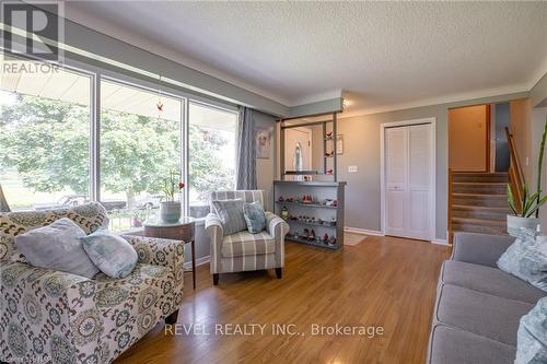 108 Watt Avenue, Welland, ON - Indoor Photo Showing Living Room