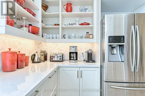 11 Woodbourne Court, Niagara-On-The-Lake, ON - Indoor Photo Showing Kitchen