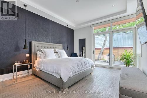 11 Woodbourne Court, Niagara-On-The-Lake, ON - Indoor Photo Showing Bedroom