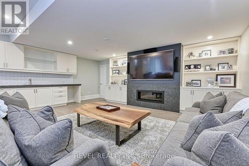 11 Woodbourne Court, Niagara-On-The-Lake, ON - Indoor Photo Showing Living Room With Fireplace