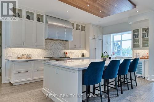 11 Woodbourne Court, Niagara-On-The-Lake, ON - Indoor Photo Showing Kitchen With Upgraded Kitchen