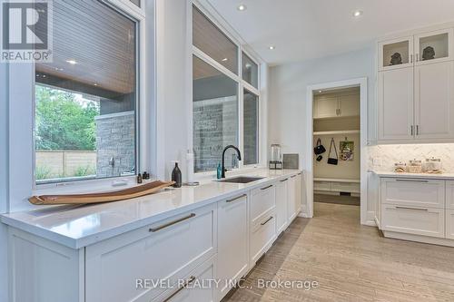 11 Woodbourne Court, Niagara-On-The-Lake, ON - Indoor Photo Showing Kitchen