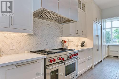 11 Woodbourne Court, Niagara-On-The-Lake, ON - Indoor Photo Showing Kitchen With Upgraded Kitchen