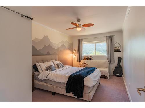 1845 Third Street, Fruitvale, BC - Indoor Photo Showing Bedroom