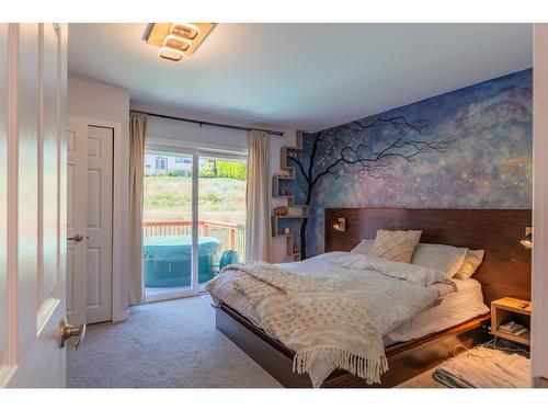 1845 Third Street, Fruitvale, BC - Indoor Photo Showing Bedroom