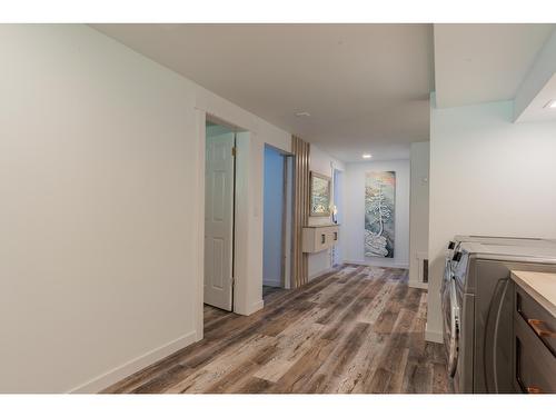 1845 Third Street, Fruitvale, BC - Indoor Photo Showing Laundry Room