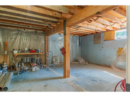 1845 Third Street, Fruitvale, BC - Indoor Photo Showing Basement