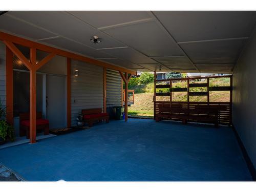 1845 Third Street, Fruitvale, BC - Indoor Photo Showing Garage