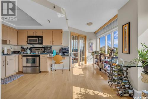 860 424 Spadina Crescent E, Saskatoon, SK - Indoor Photo Showing Kitchen