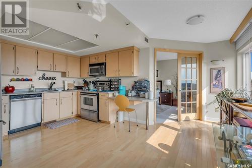 860 424 Spadina Crescent E, Saskatoon, SK - Indoor Photo Showing Kitchen