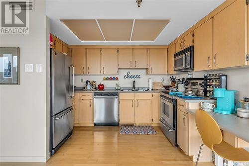 860 424 Spadina Crescent E, Saskatoon, SK - Indoor Photo Showing Kitchen