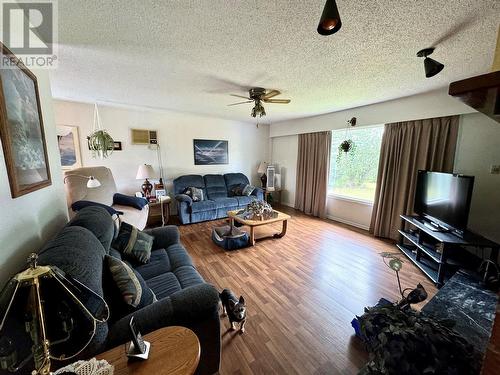 14446 2 Highway, Dawson Creek, BC - Indoor Photo Showing Living Room