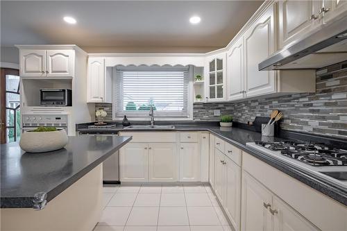 7789 Alpine Drive, Niagara Falls, ON - Indoor Photo Showing Kitchen With Double Sink