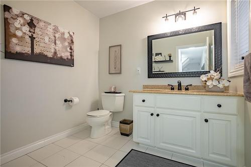 7789 Alpine Drive, Niagara Falls, ON - Indoor Photo Showing Bathroom