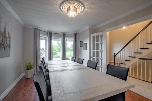 7789 Alpine Drive, Niagara Falls, ON - Indoor Photo Showing Dining Room