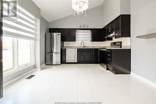 3206 Forest Glade Drive, Windsor, ON - Indoor Photo Showing Kitchen