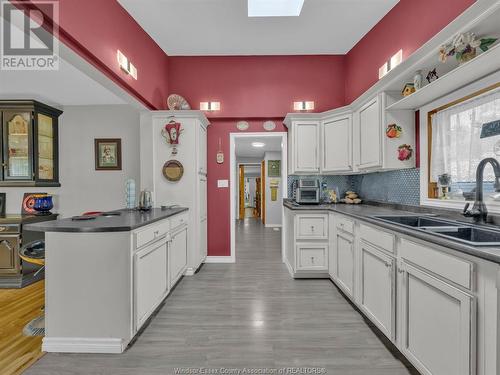 910 Jefferson Boulevard, Windsor, ON - Indoor Photo Showing Kitchen With Double Sink