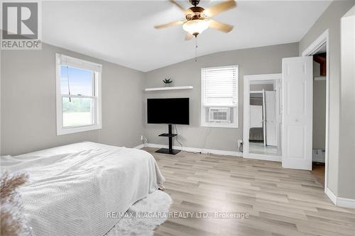 1407 Kottmeier Road, Thorold, ON - Indoor Photo Showing Bedroom