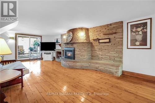 1407 Kottmeier Road, Thorold, ON - Indoor Photo Showing Living Room With Fireplace