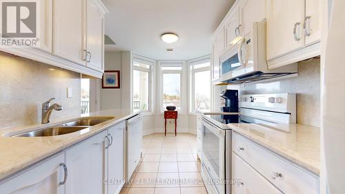 302 - 10 Bay Street E, Blue Mountains (Thornbury), ON - Indoor Photo Showing Kitchen With Double Sink