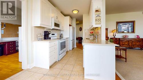 302 - 10 Bay Street E, Blue Mountains (Thornbury), ON - Indoor Photo Showing Kitchen