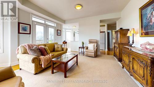 302 - 10 Bay Street E, Blue Mountains (Thornbury), ON - Indoor Photo Showing Living Room