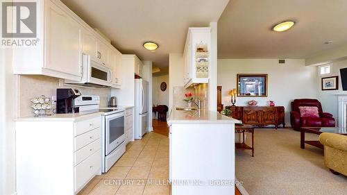 302 - 10 Bay Street E, Blue Mountains (Thornbury), ON - Indoor Photo Showing Kitchen