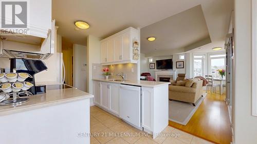 302 - 10 Bay Street E, Blue Mountains (Thornbury), ON - Indoor Photo Showing Kitchen With Double Sink