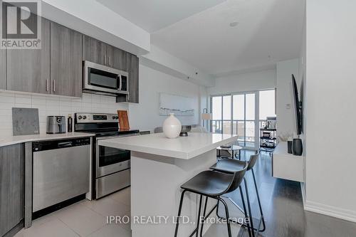 405 - 560 North Service Road, Grimsby, ON - Indoor Photo Showing Kitchen