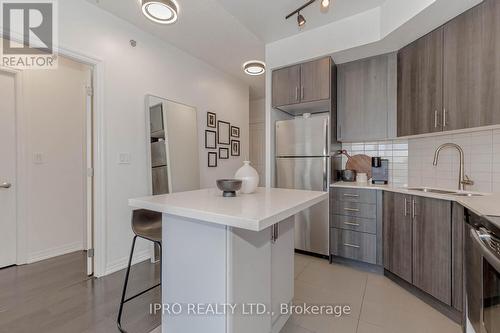 405 - 560 North Service Road, Grimsby, ON - Indoor Photo Showing Kitchen