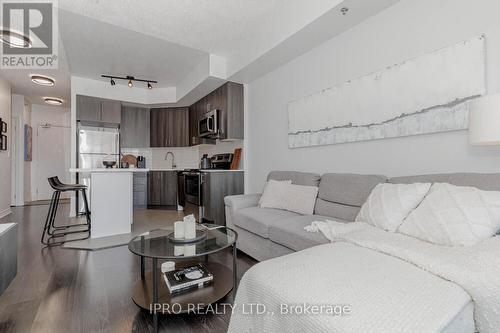 405 - 560 North Service Road, Grimsby, ON - Indoor Photo Showing Living Room