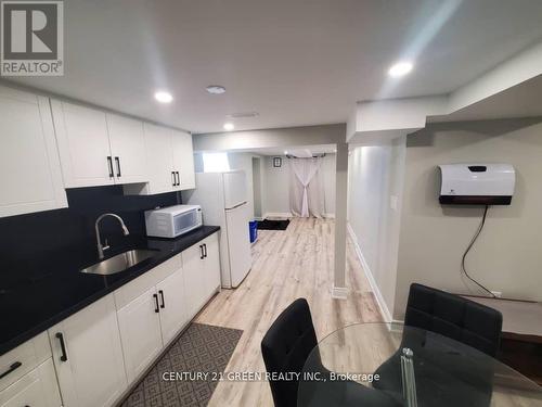 1 S. Fetterly Street, Huntsville, ON - Indoor Photo Showing Kitchen