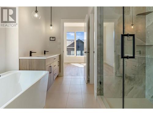 3309 Aspen Lane, Kelowna, BC - Indoor Photo Showing Bathroom