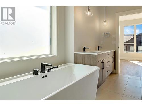 3309 Aspen Lane, Kelowna, BC - Indoor Photo Showing Bathroom