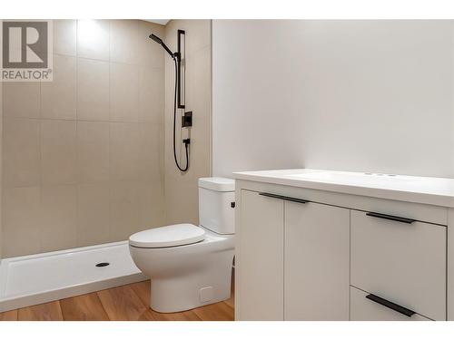 3309 Aspen Lane, Kelowna, BC - Indoor Photo Showing Bathroom