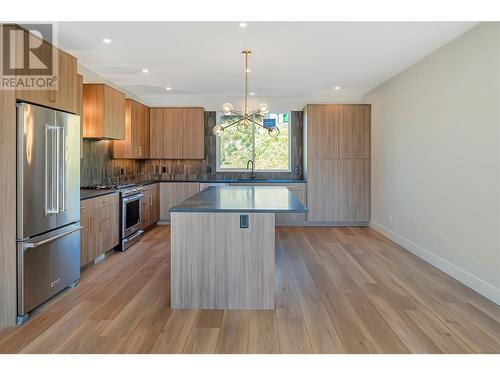 3309 Aspen Lane, Kelowna, BC - Indoor Photo Showing Kitchen