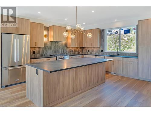 3309 Aspen Lane, Kelowna, BC - Indoor Photo Showing Kitchen