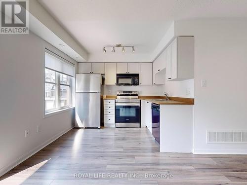 2 - 595 Dundas Street W, Mississauga (Cooksville), ON - Indoor Photo Showing Kitchen