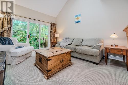 16 - 1019 North Shore Boulevard E, Burlington (Lasalle), ON - Indoor Photo Showing Living Room