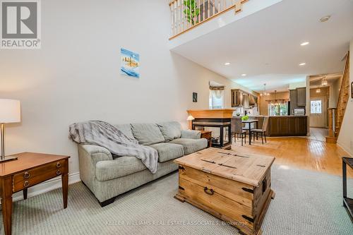 16 - 1019 North Shore Boulevard E, Burlington (Lasalle), ON - Indoor Photo Showing Living Room