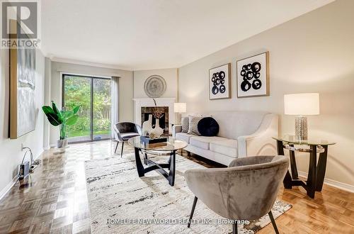 164 Carrington Drive, Richmond Hill (Mill Pond), ON - Indoor Photo Showing Living Room