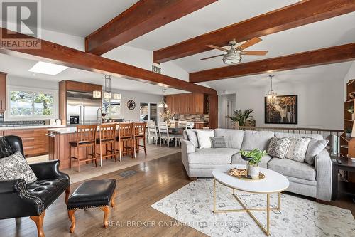 4548 20Th Side Road, Essa (Thornton), ON - Indoor Photo Showing Living Room