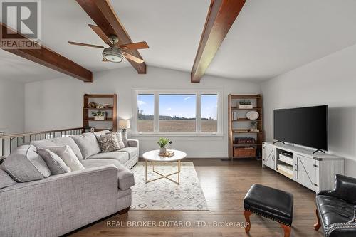 4548 20Th Side Road, Essa (Thornton), ON - Indoor Photo Showing Living Room