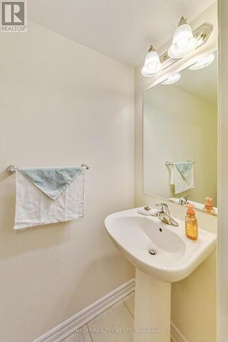 2415 Fall Harvest Crescent, Pickering, ON - Indoor Photo Showing Bathroom