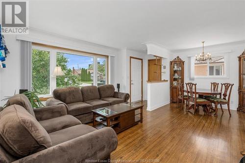 434 Bertha, Windsor, ON - Indoor Photo Showing Living Room